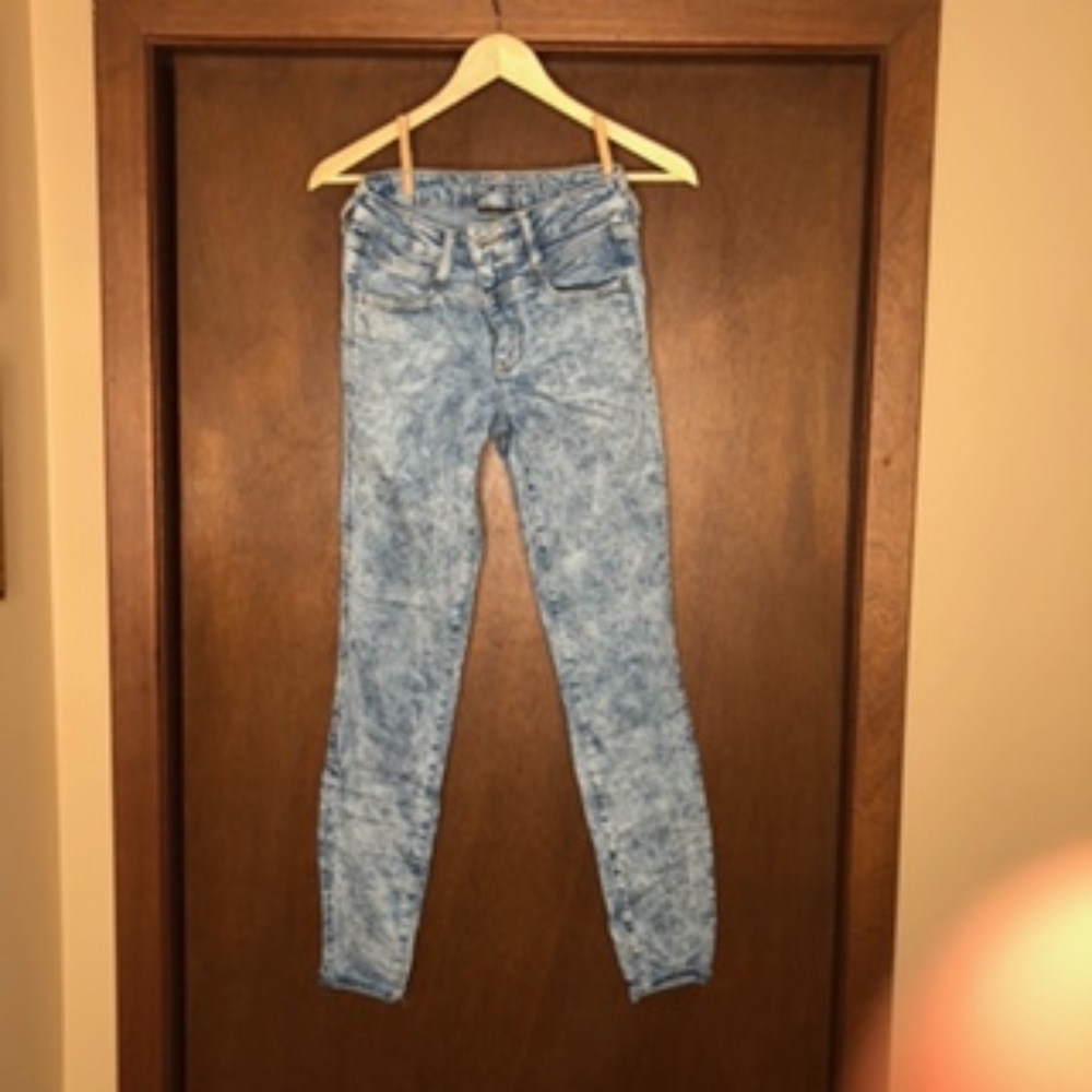 American Eagle Size 6 Next Level Stretch Acid Wash